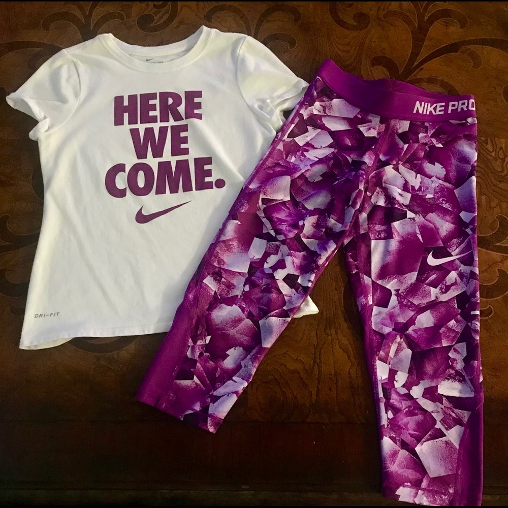 NWOT Nike tshirt Capri Leggings Child Medium
